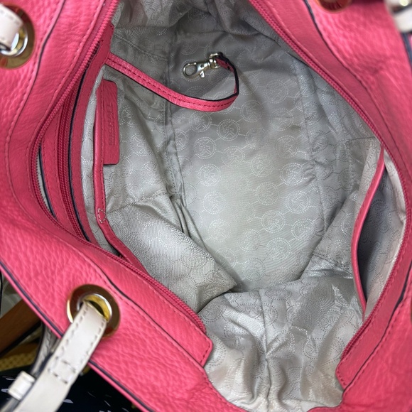 Michael Kors Bedford Tote – Coral Pebbled Leather - Picture 7 of 13